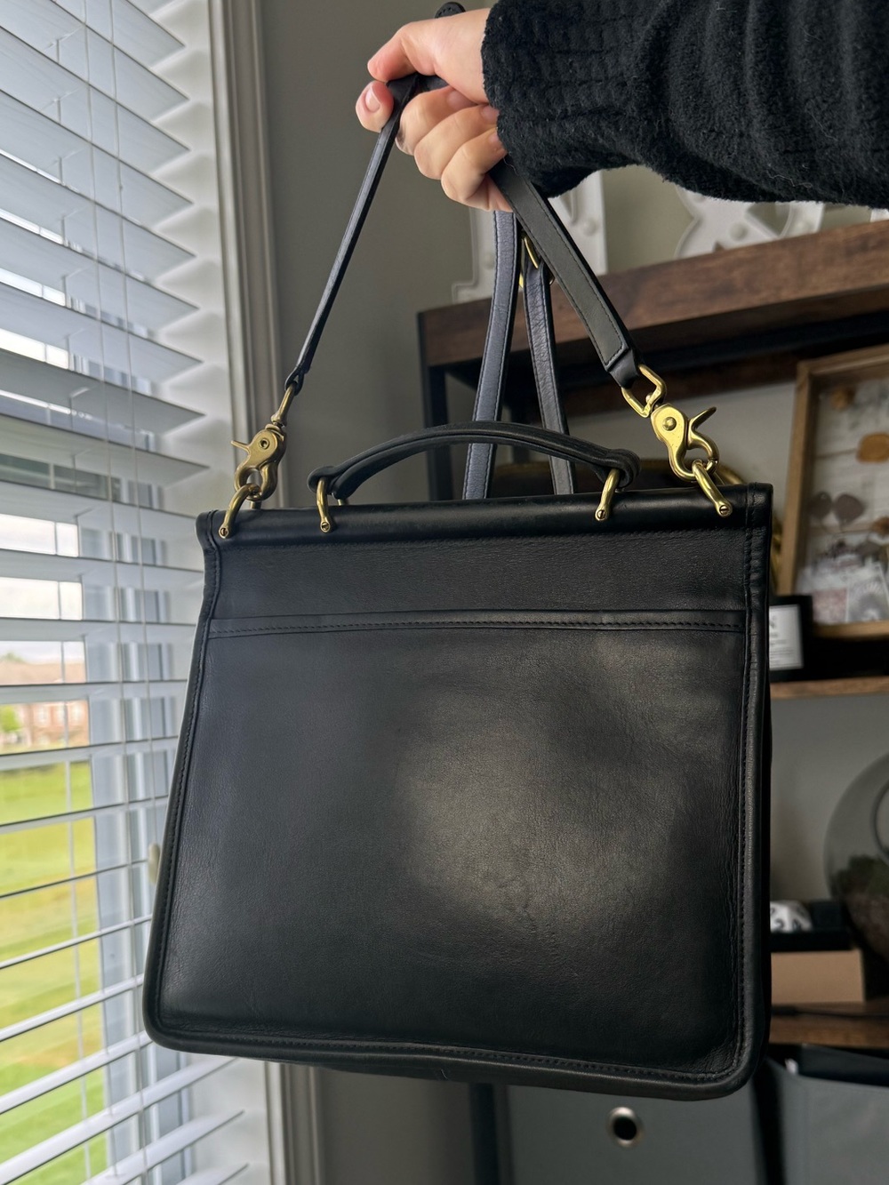Authentic Black Vintage Coach Willis 9927 with Brass Hardware - Picture 2 of 11